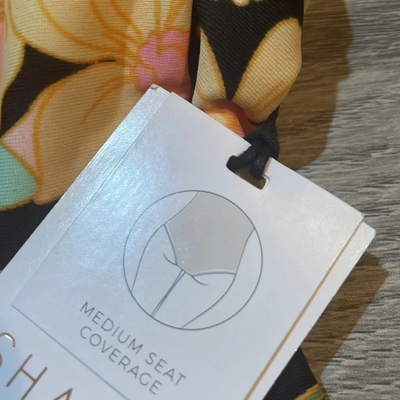 NWT Shade & Shore Halter Key Hole One Piece Swimsuit - Picture 5 of 5